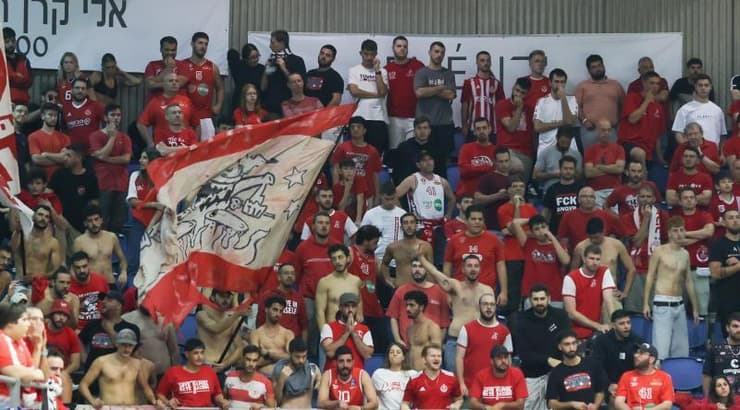 אוהדי הפועל תל אביב (שחר גרוס) אוהדי הפועל תל אביב