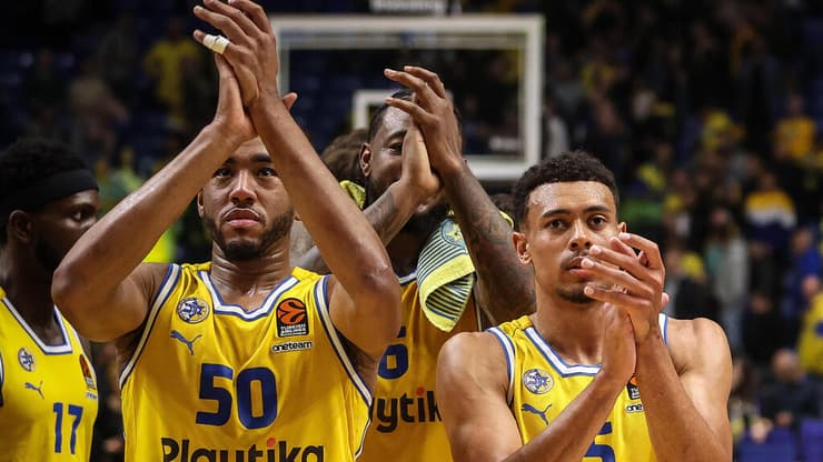 פוגשים את מכבי ת"א כיריבים. בולדווין וקולסון (צילום: עוז מועלם ) שחקן מכבי ת"א ווייד בולדווין, בונזי קולסון, לורנזו בראון