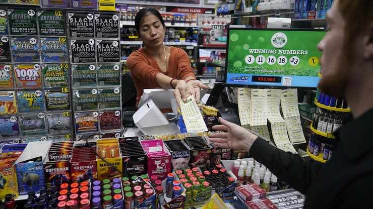 כרטיסי הגרלה בחנות נוחות בצפון קרוליינה