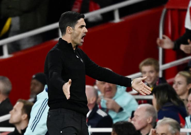 מאמין שאליפות לוקחים עם הגנה? ארטטה (צילום: REUTERS/Dylan Martinez) ליוואי רנדולף