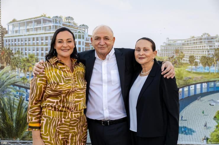 יצחק תשובה, חיה תשובה וגל נאור (צילום: הצלמניה של שרונה) יצחק תשובה, חיה תשובה וגל נאור