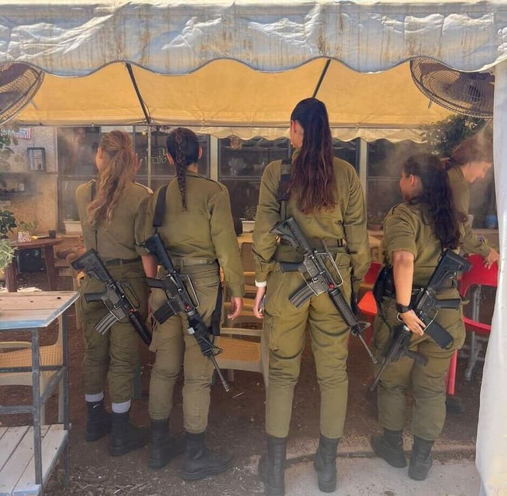 לוחמות ב"קפה בלומה". "לא האמינו שהארוחות בחינם"   