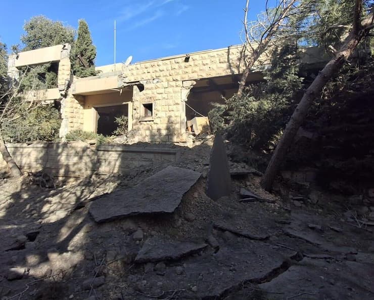 הנזק בביתו של יור הפרלמנט הלבנוני נביה ברי בעקבות תקיפת צה"ל