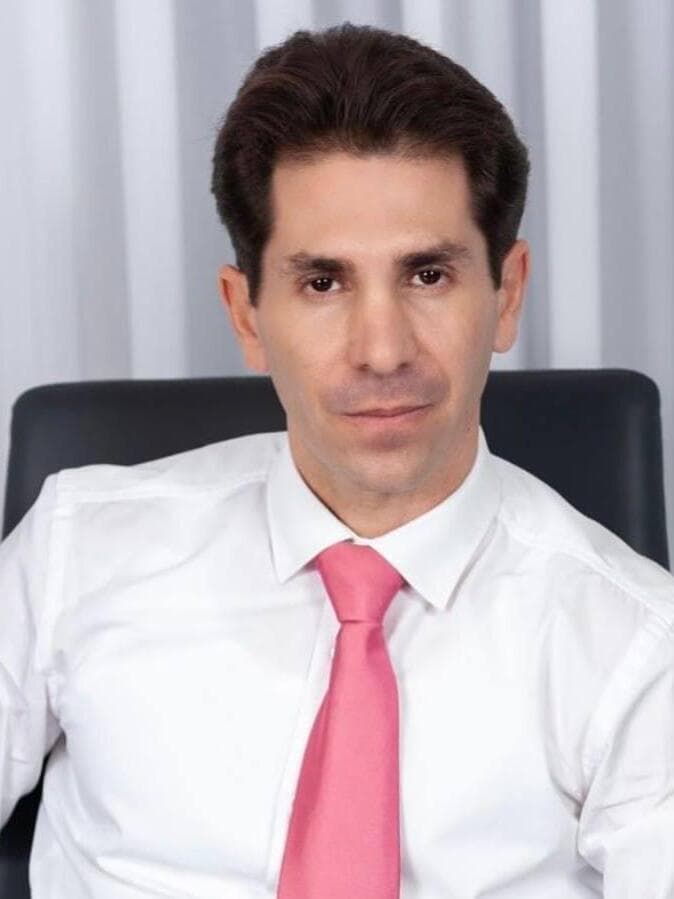 עו״ד אבי אמר