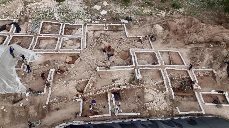 צילום אווירי של חפירת רשות העתיקות ליד בית שמש