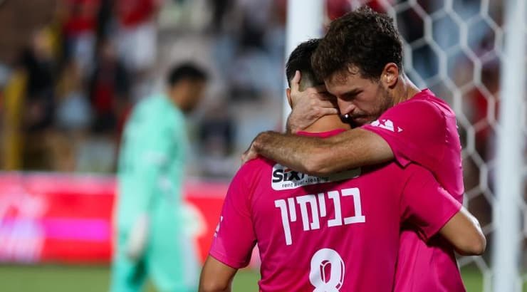 ארי כהן מרוצה עם רן בנימין