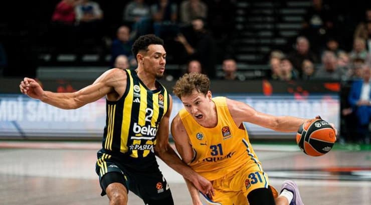 רוקאס יוקוביאטיס ו-וויד בולדווין (Rokas Snarskis) רוקאס יוקוביאטיס ו-וויד בולדווין