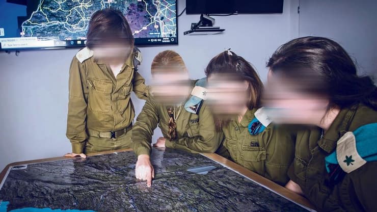 ארבע הרמ"דיות במרכז האש (צילום: גיל נחושתן) ארבע הרמ"דיות במרכז האש