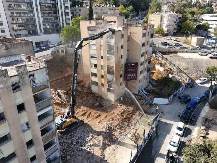 הריסת מבנים ישנים בפרויקט פינוי בינוי ברחוב קוסטה ריקה בירושלים