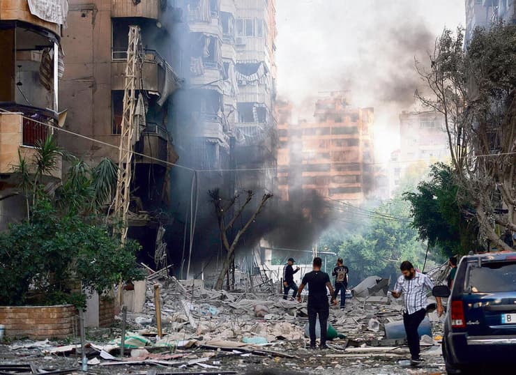 “השמדנו, תקפנו, הרגנו. אנחנו במקום טוב יותר". תקיפת הבונקר של נסראללה | צילום: אנואר אמרו, אי־אף־פי yk14132429