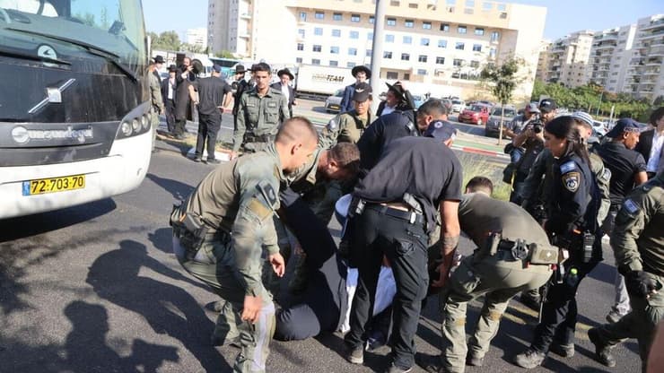 יום גיוס חרדים בתל השומר - מחאת חרדים כנגד הגיוס