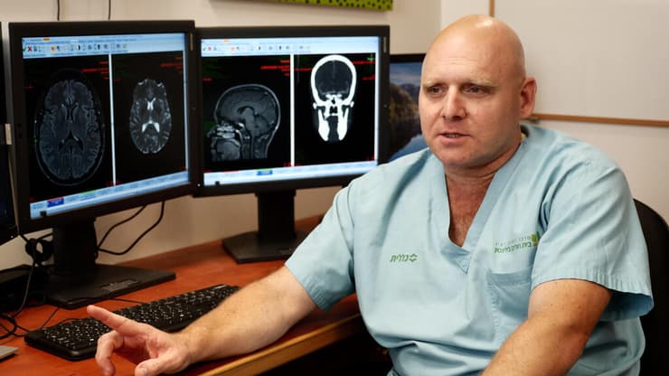 ד"ר רני ברנע, מנהל המרכז למניעת שבץ מוחי ומחלות כלי הדם המוחיים, במחלקה לנוירולוגיה, בית חולים בילינסון, מרכז רפואי רבין.