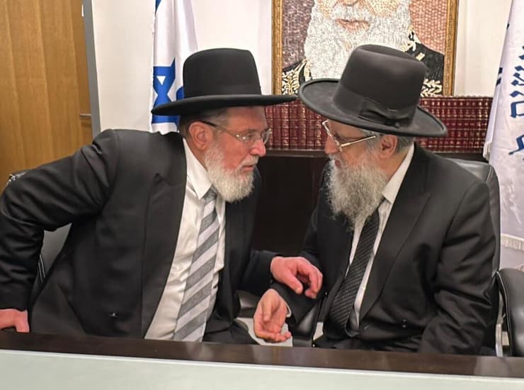 הרב דוד יוסף יחד עם הרב קלמן בר