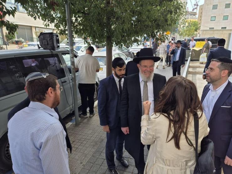 הרב קלמן בר במהלך הבחירות לתפקיד הרב הראשי האשכנזי