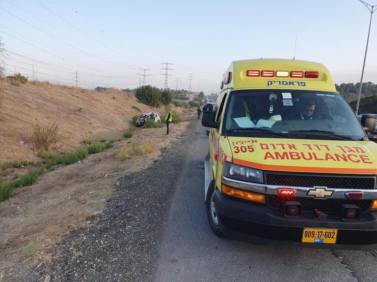 תאונת דרכים בין רכב ומשאית בכביש  6 לדרום