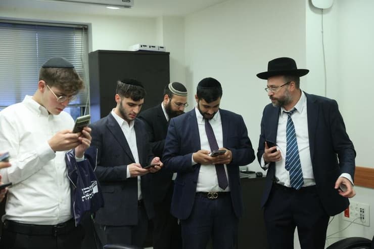 עוזריו של הרב קלמן בר