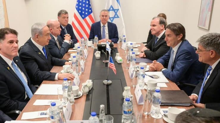 פגישת נתניהו עם שליחיו של ביידן, היום (צילום: מעיין טואף/ לע"מ) ראש הממשלה בנימין נתניהו נפגש היום (ה') בירושלים עם השליח המיוחד של נשיא ארצות-הברית, עמוס הוכשטיין