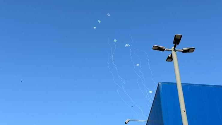 יירוטים בשמי קריית אתא (צילום: אורי בוך) יירוטים בשמי קריית אתא