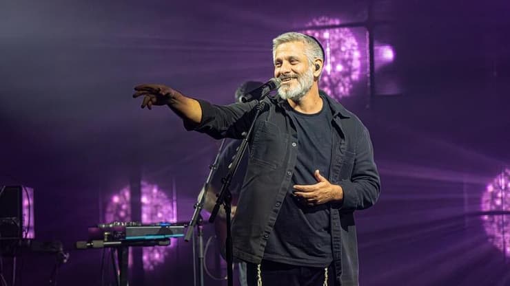 אביתר בנאי בהופעה בבארבי