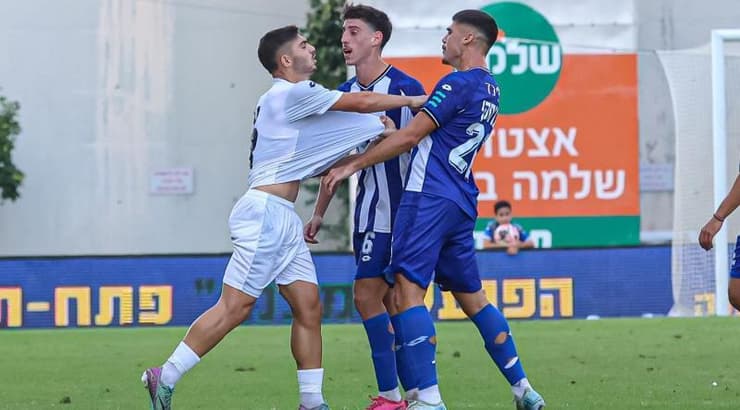 אורי עזו מתעמת
