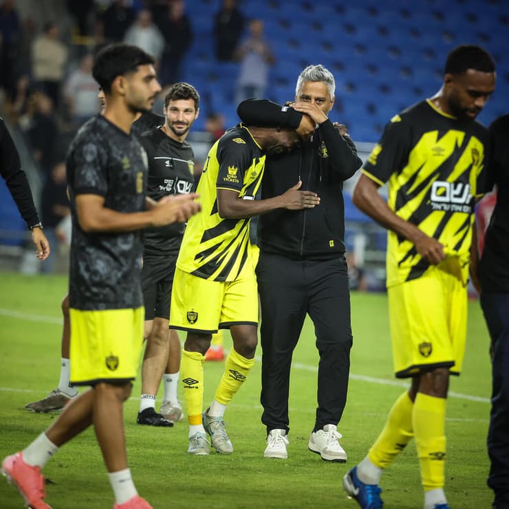 "השחקנים עשו את המשחק מול חדרה קל". יצחקי (צילום: עוז מועלם) מאמן בית"ר ירושלים ברק יצחקי חוגג