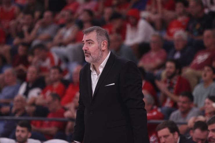 מאמן הפועל ת"א סטפנוס דדאס