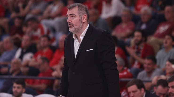 מאמן הפועל ת"א סטפנוס דדאס