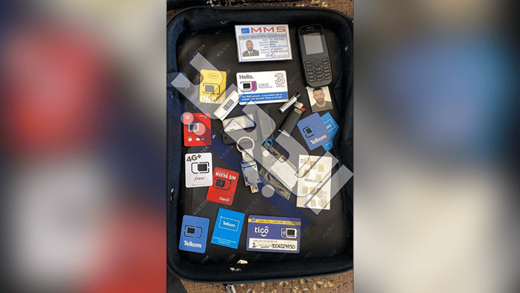 סימים ודרכונים שדווח כי נתפסו בדירה של פעיל חיזבאללה עמאד אמהז שנלכד בבתרון שבצפון לבנון