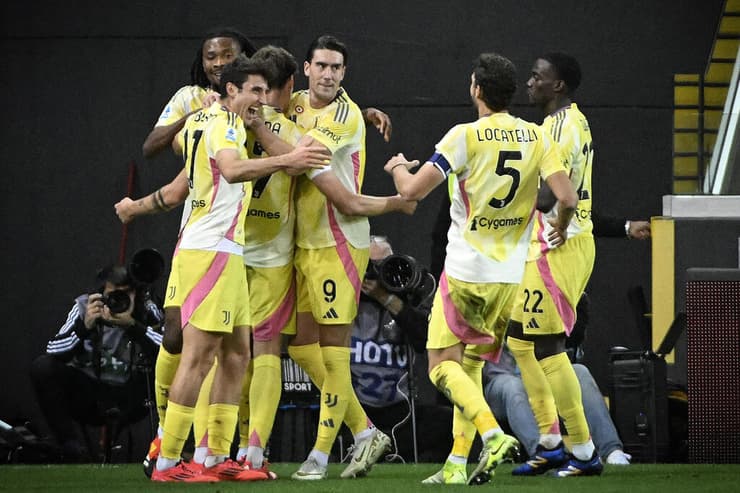 שחקני יובנטוס חוגגים (ANDREA PATTARO / AFP) שחקני יובנטוס חוגגים