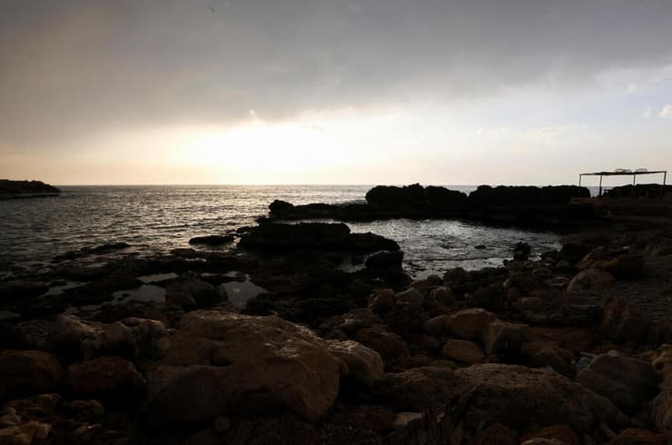 אזור החוף ב בתרון צפון לבנון שם נטען כי נחת כוח קומנדו ישראלי לפני שלכד פעיל חיזבאללה