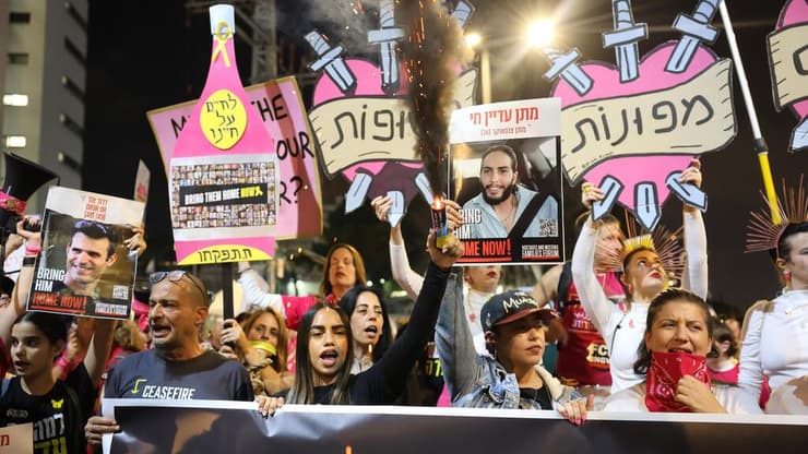 הפגנה למען השבת החטופים בדרך בגין שבתל אביב