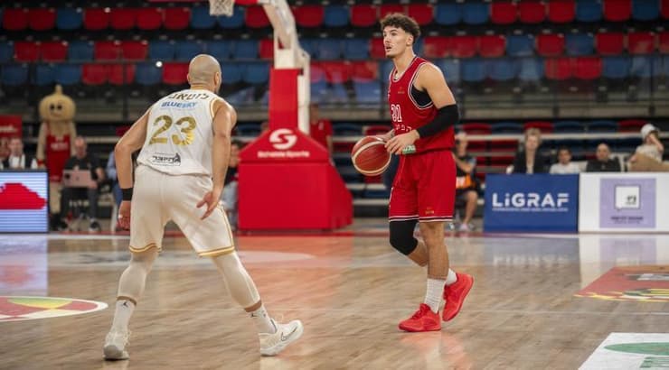 נועם יעקב מול מוריאל לוטאטי