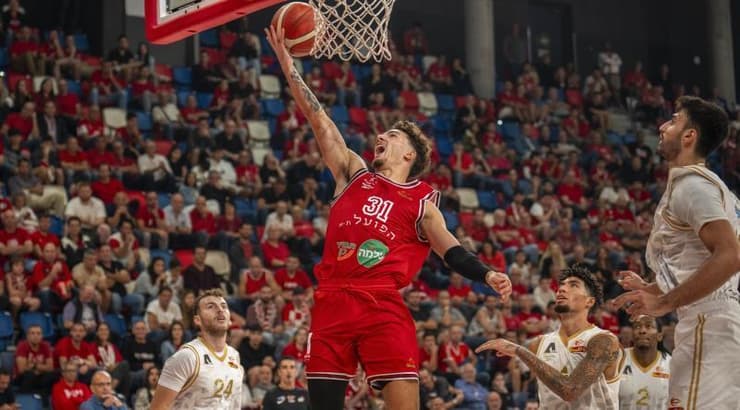 נועם יעקב קולע