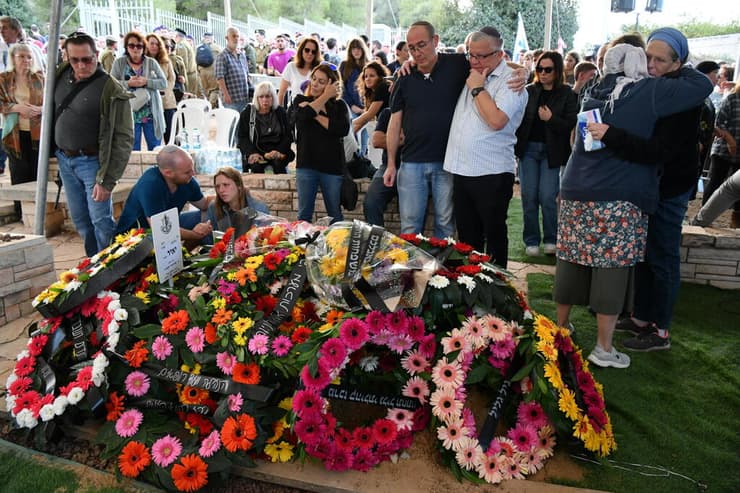 הלוויתו של סמ"ר יאיר חנניה ז"ל בבית העלמין במצפה נטופה