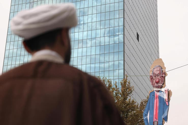 איראן הפגנה 45 שנה משבר בני ערובה מול שגרירות ארה"ב