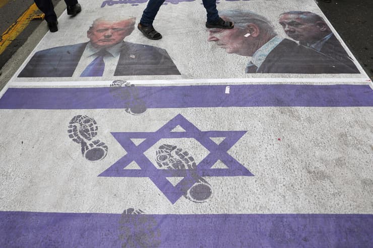 איראן הפגנה 45 שנה משבר בני ערובה מול שגרירות ארה"ב