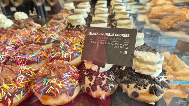 סופגניות בלאק קראמבל של רולדין בישראל (צילום: יח"צ) סופגניות בלאק קראמבל של רולדין בישראל