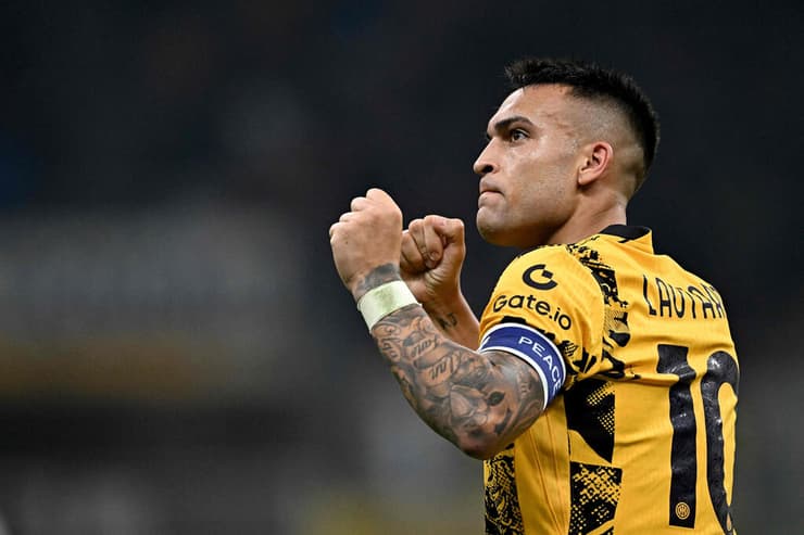 קירב את אינטר עד כדי נקודה בלבד מהמקום הראשון. לאוטרו מרטינס (GABRIEL BOUYS / AFP) שחקן אינטר לאוטרו מרטינס