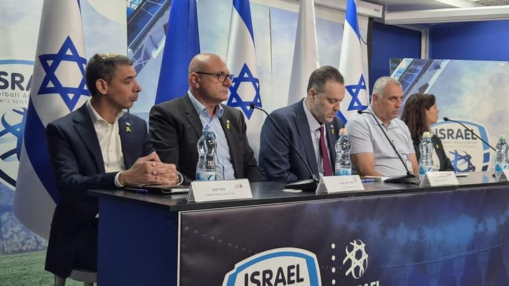 "לא נוכל להכיל עוד קיצוץ". השר זוהר וראשי האיגודים, במסיבת העיתונאים (צילום: ריאן) מסיבת עיתונאים