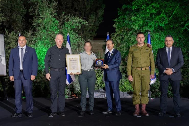 פרס ביטחון ישראל הוענק לצוותים של משרד הביטחון, צה"ל, המוסד, השב"כ והתעשיות הביטחוניות על פרויקטים טכנולוגיים שהשפיעו על הישגי צה"ל במלחמת חרבות ברזל