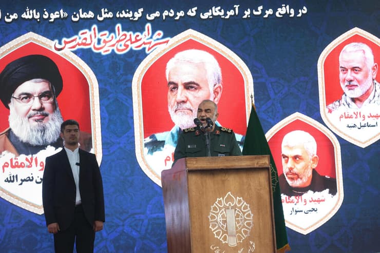 איראן הפגנה 45 שנה משבר בני ערובה מול שגרירות ארה"ב חוסיין סלאמי מפקד משמרות המהפכה