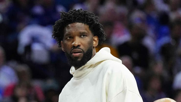 שחקן פילדלפיה סיקסרס ג'ואל אמביד