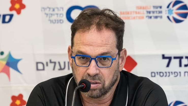 מאמן נבחרת הנשים של ישראל שרון דרוקר