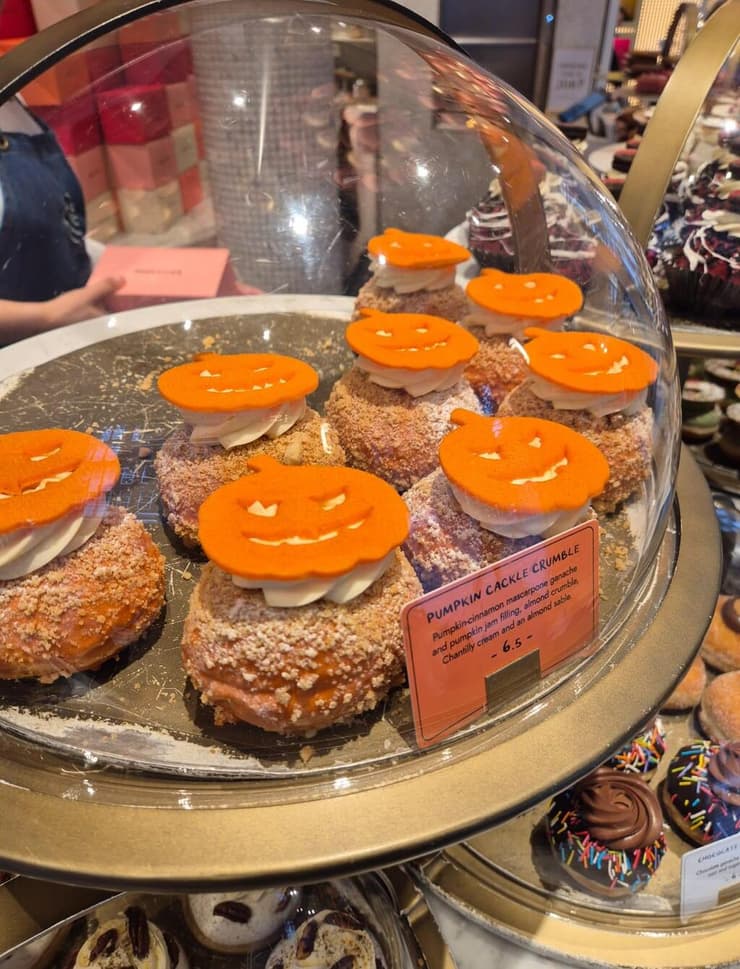 הסופגניות המפוארות של רולדין להאלווין, לונדון. נמכרות ב-6.5 פאונד ליחידה (צילום: מירב קריסטל) סופגניות רולדין ב לונדון