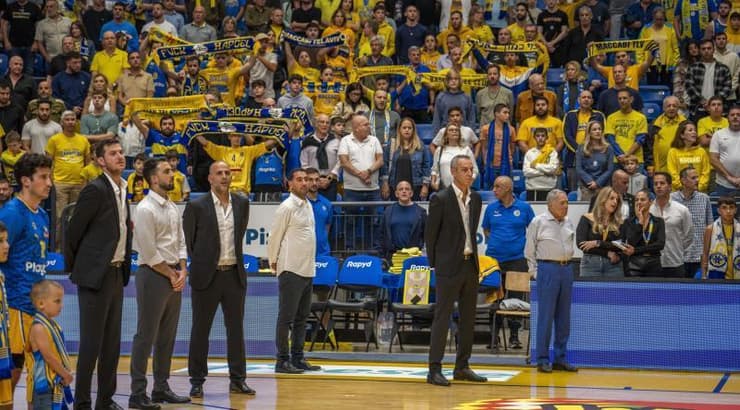 עודד קטש על רקע אוהדי מכבי תל אביב