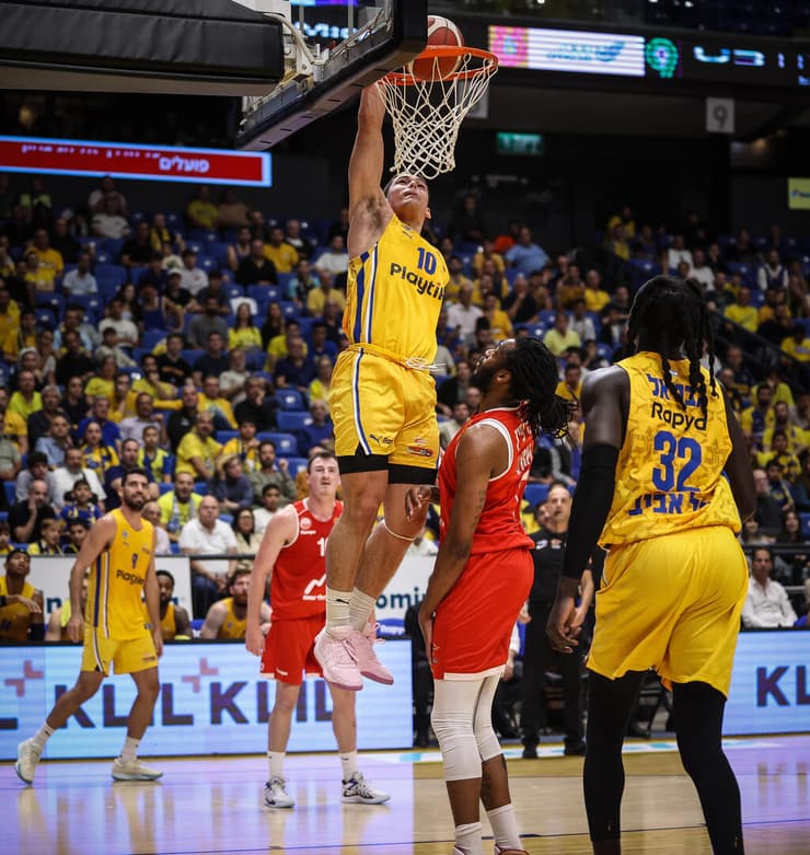 11 נקודות ב-19 דקות. מאייר (צילום: עוז מועלם) שחקן מכבי ת"א עומר מאייר