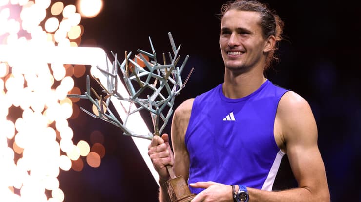 אלכסנדר זברב והתואר (צילום: Julian Finney/Getty Images) אלכסנדר זברב