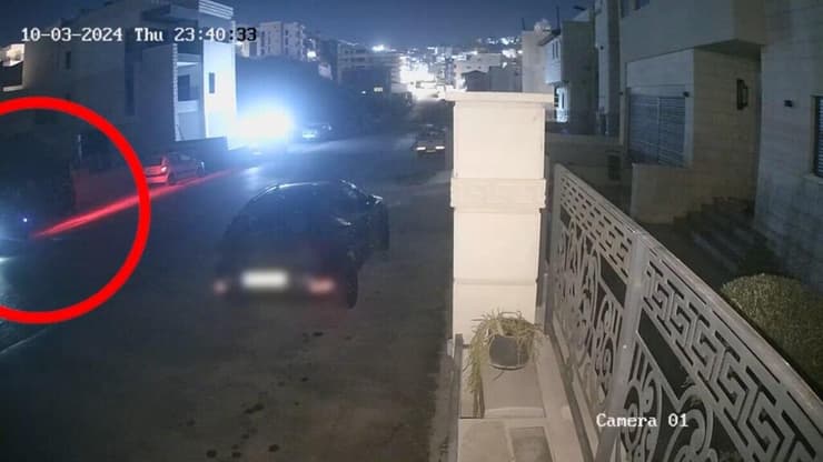 יורים לעבר בתים בעיר (באדיבות משטרת ישראל מחוז צפון) תיעוד מתפיסת החשוד, שנמלט לאחר ביצוע הירי לעבר בניין מגורים, בחתונה