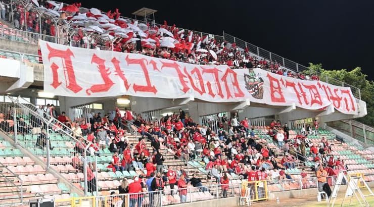 אוהדי הפועל תל אביב (ראובן שוורץ) אוהדי הפועל תל אביב