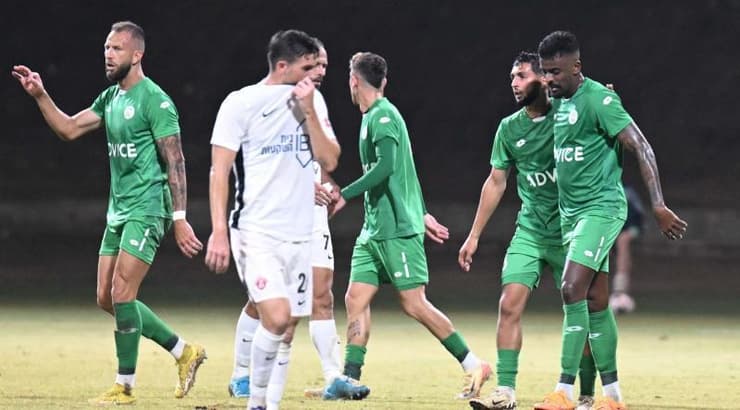 שחקני הפועל כפר סבא חוגגים (ראובן שוורץ) שחקני הפועל כפר סבא חוגגים